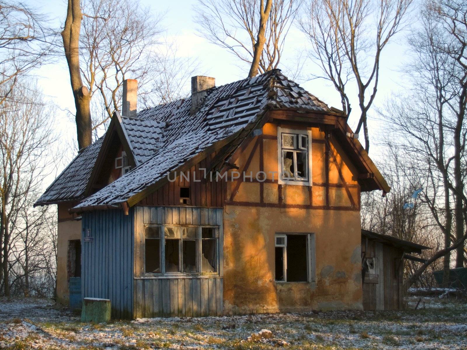 Abandoned house by liseykina