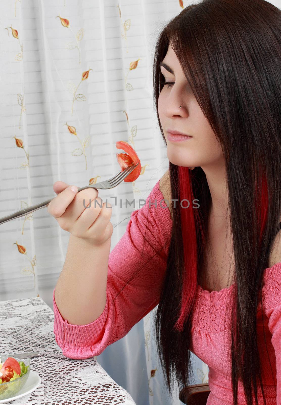 girl eating salad by lanalanglois