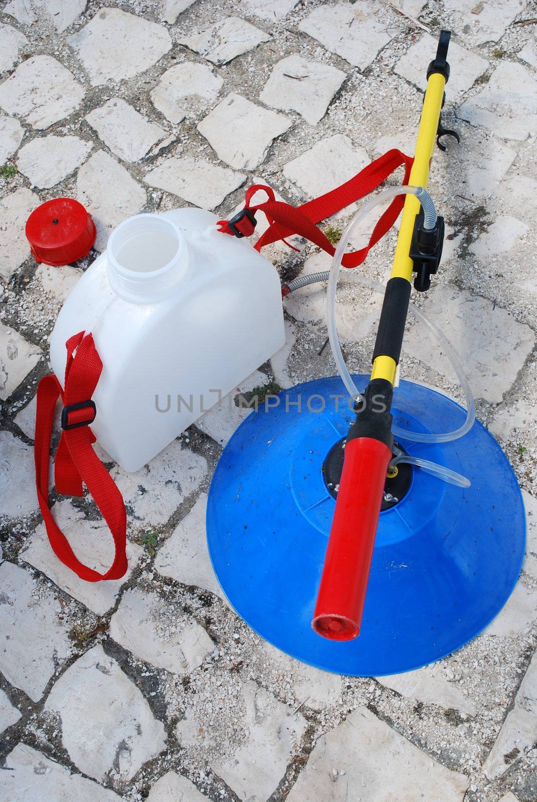 tools for fertilizing the soil (sulphate)