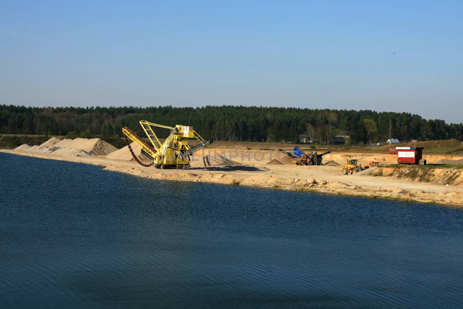 	
Open crushed rocks and gravel quarry