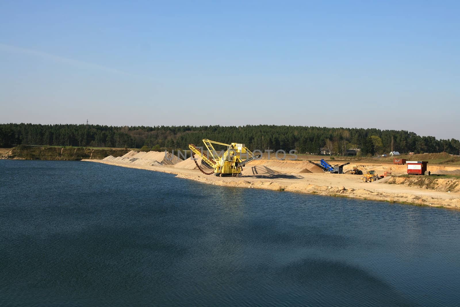 	
Open crushed rocks and gravel quarry