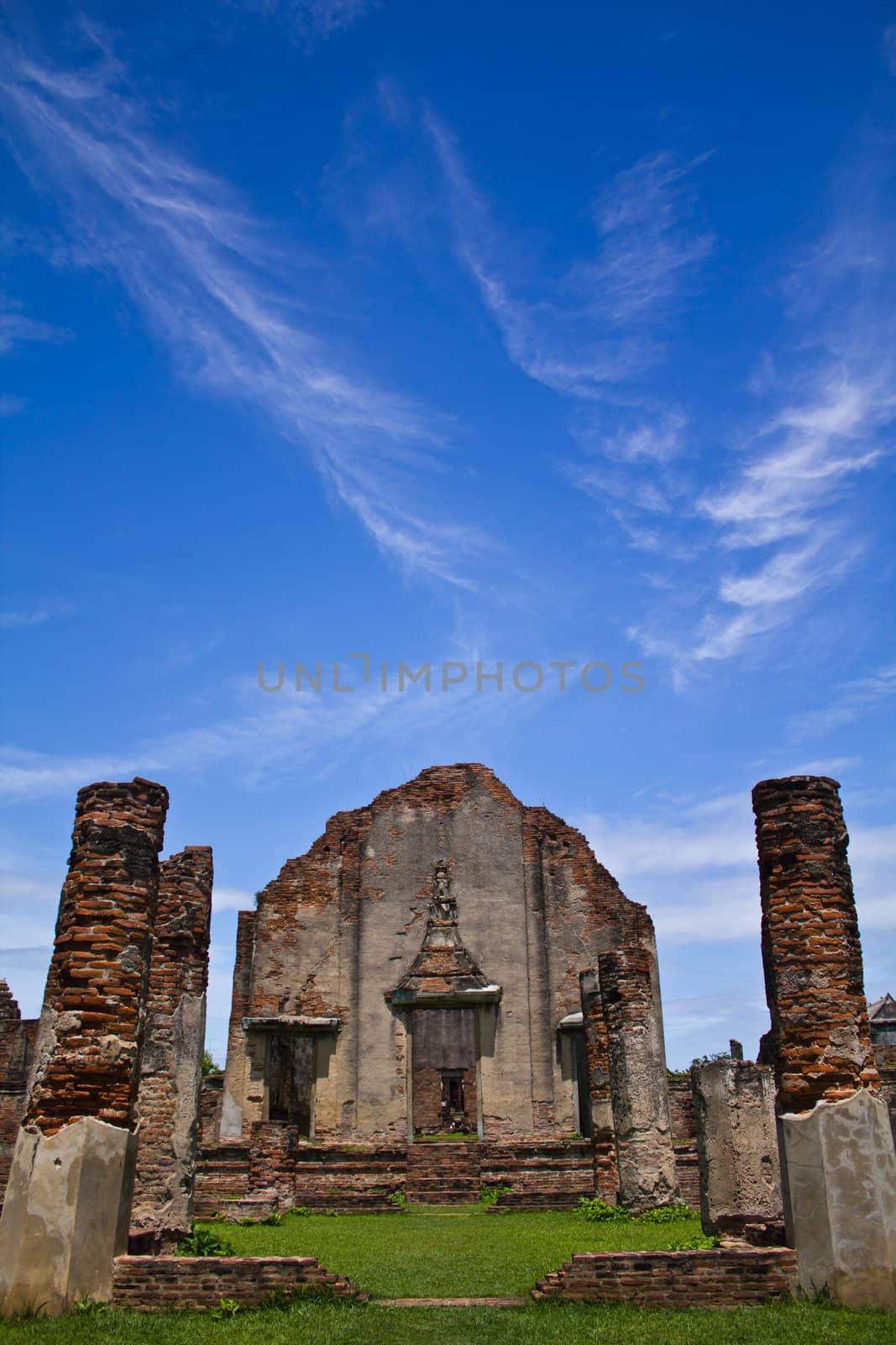 Wat Phasrirattanamahathat in Lopburi of Thailand