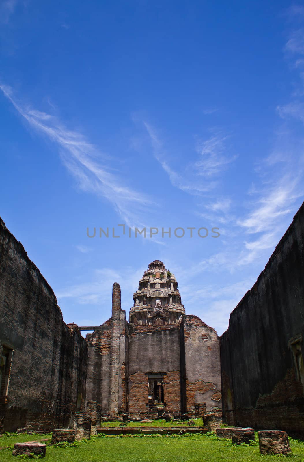 Wat Phasrirattanamahathat in Lopburi of Thailand