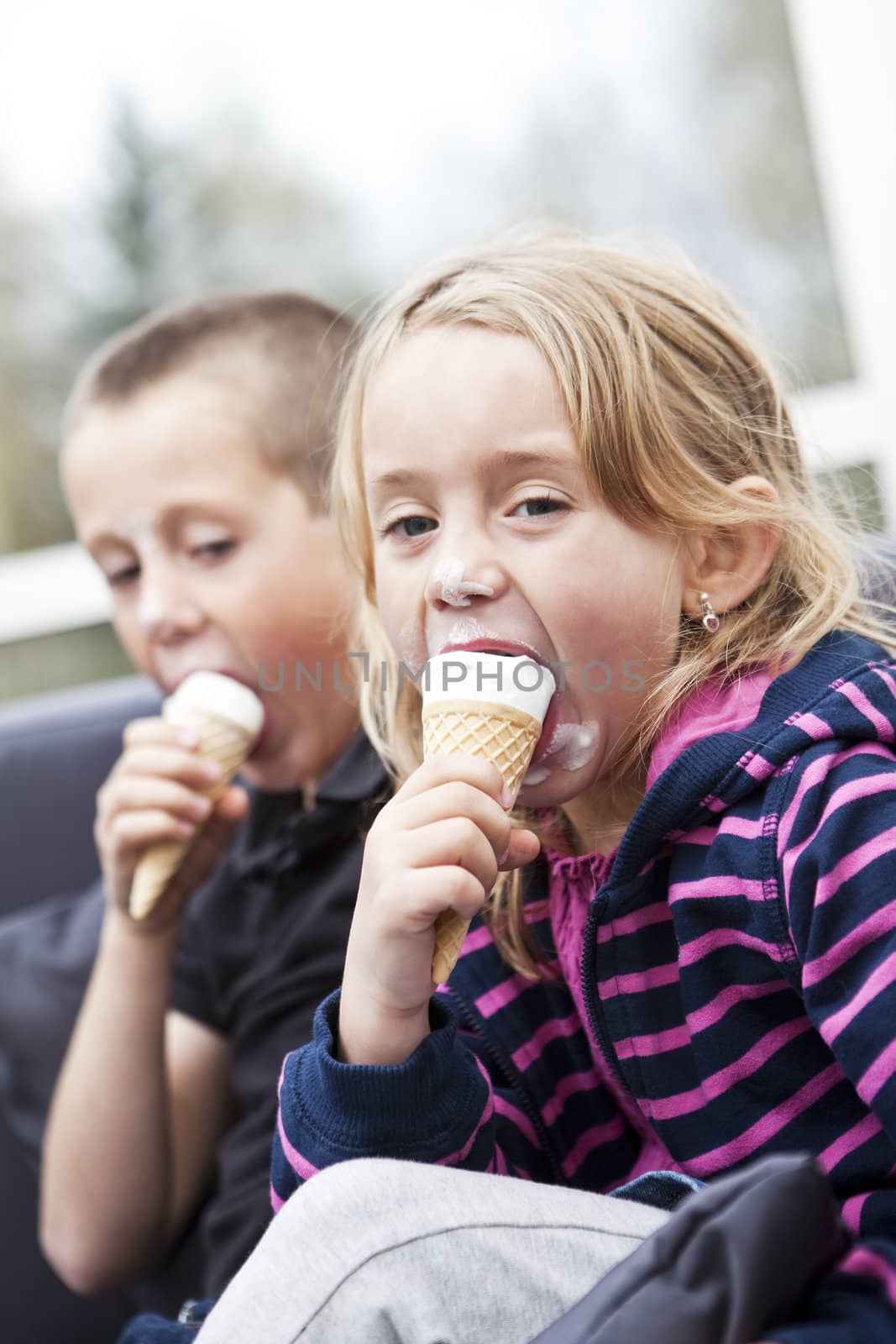 Eating ice-cream by gemenacom