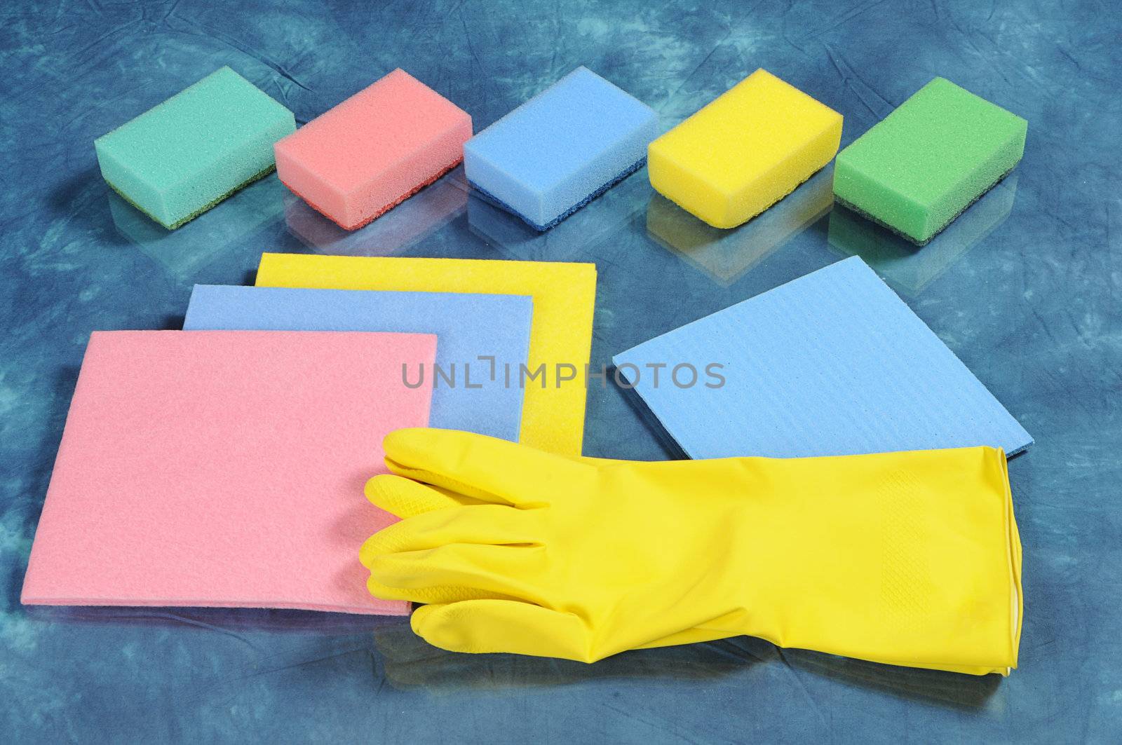 A set of cleaning tools, including kitchen sponges, absorbing cloths, household gloves