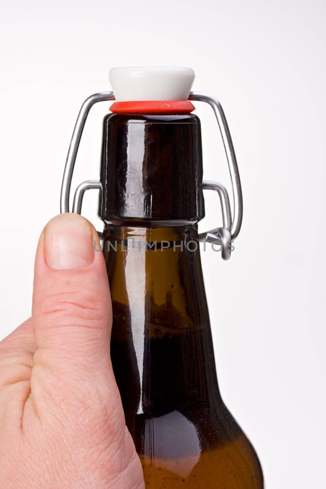 beer bottle with swing top closure by bernjuer