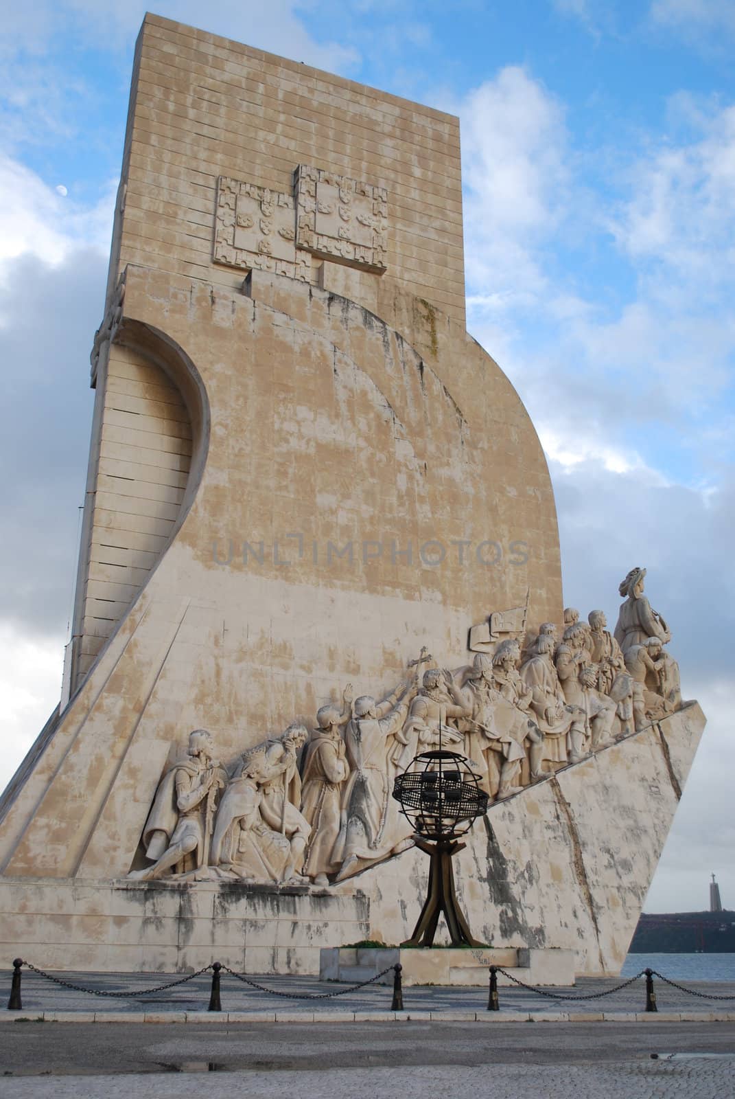 famous monument and memorial about the discoveries of the portuguese people