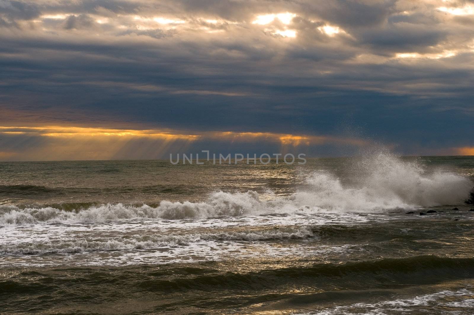 Waves on the dusk - Winter sea