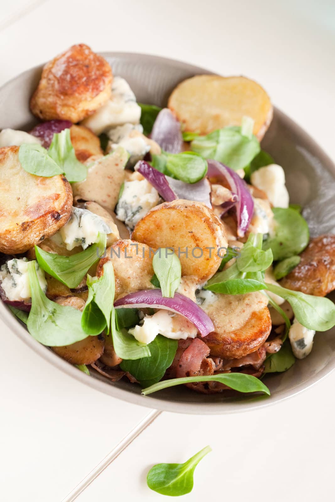 Warm potatoesalad with lamb's lettuce and blue cheese