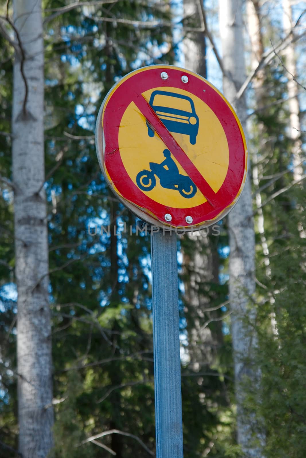 No motorcars allowed sign at the edge of a protected forest
