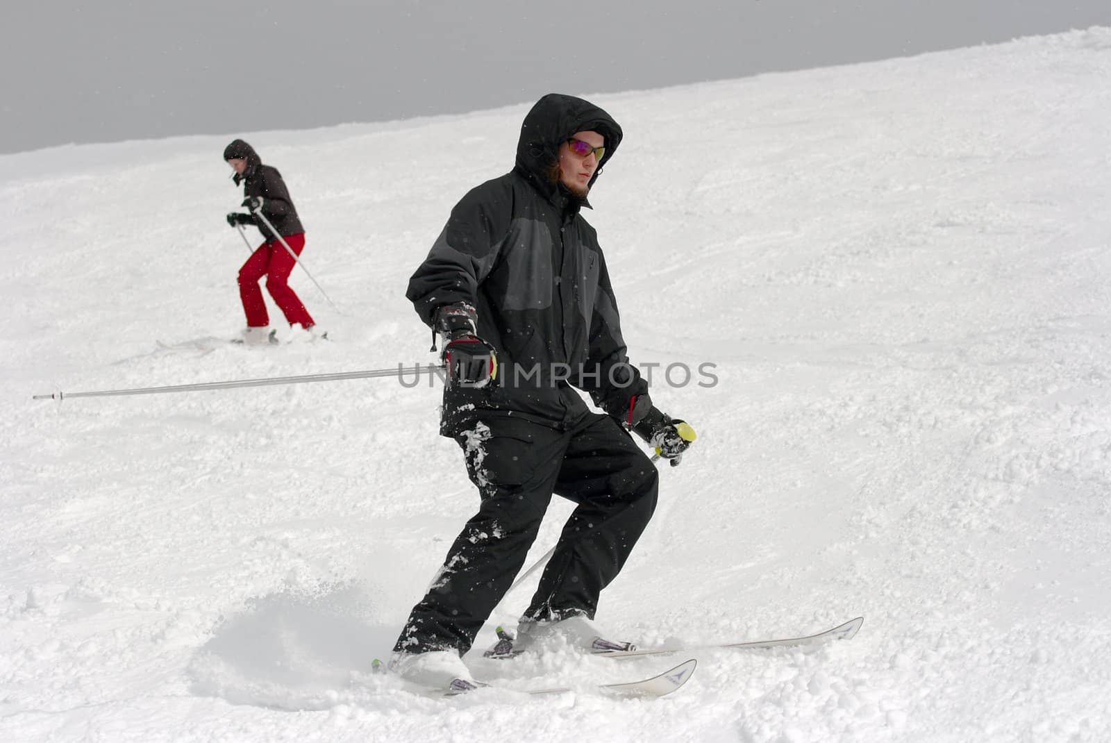 Beginner skiers coming down the slope