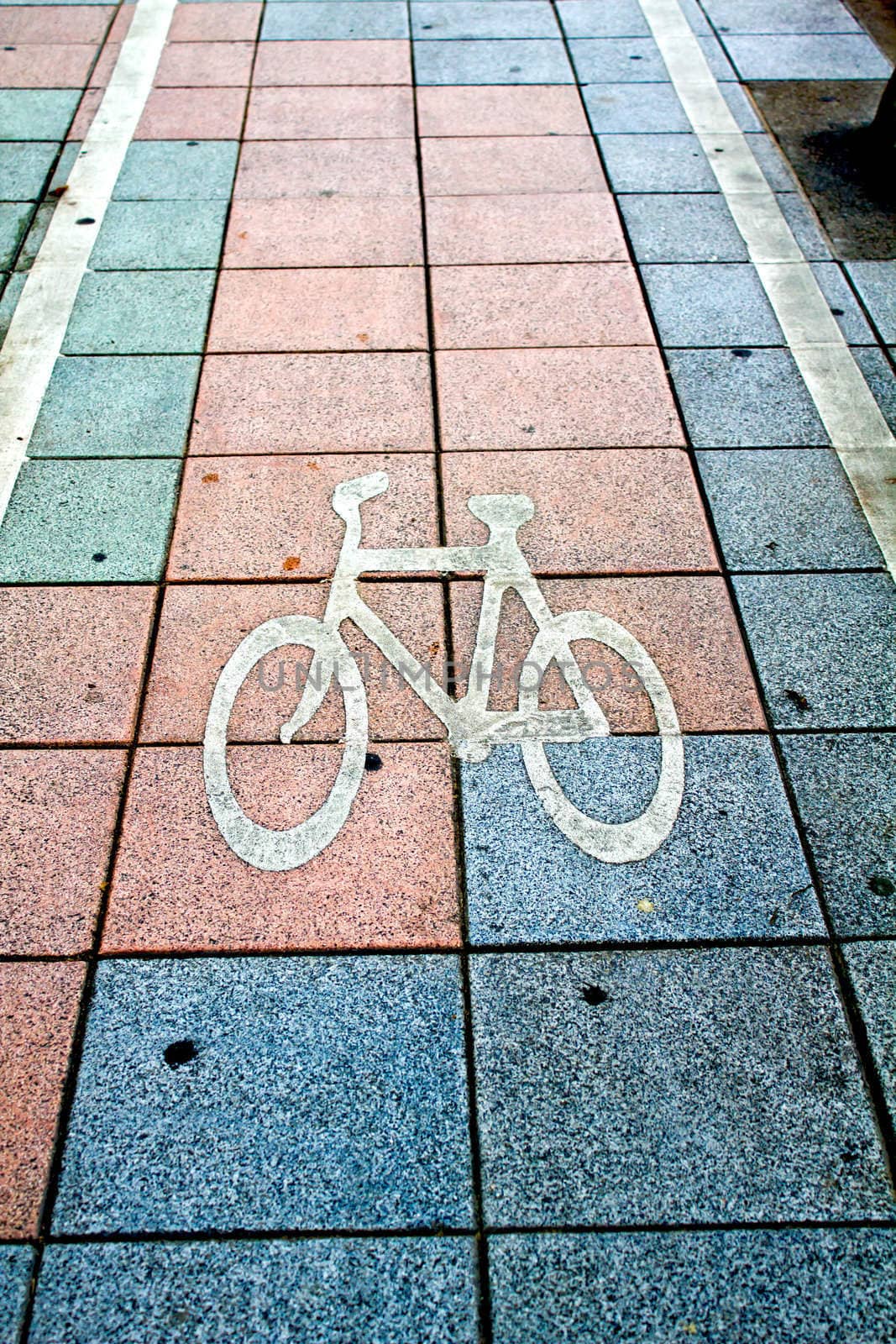 This is a bicycle way sign in footpath by lavoview