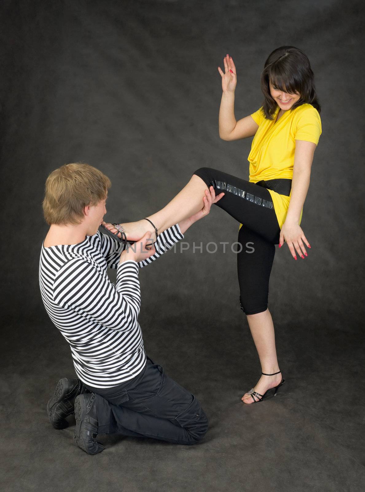 Man kneeling kisses to the lady a foot