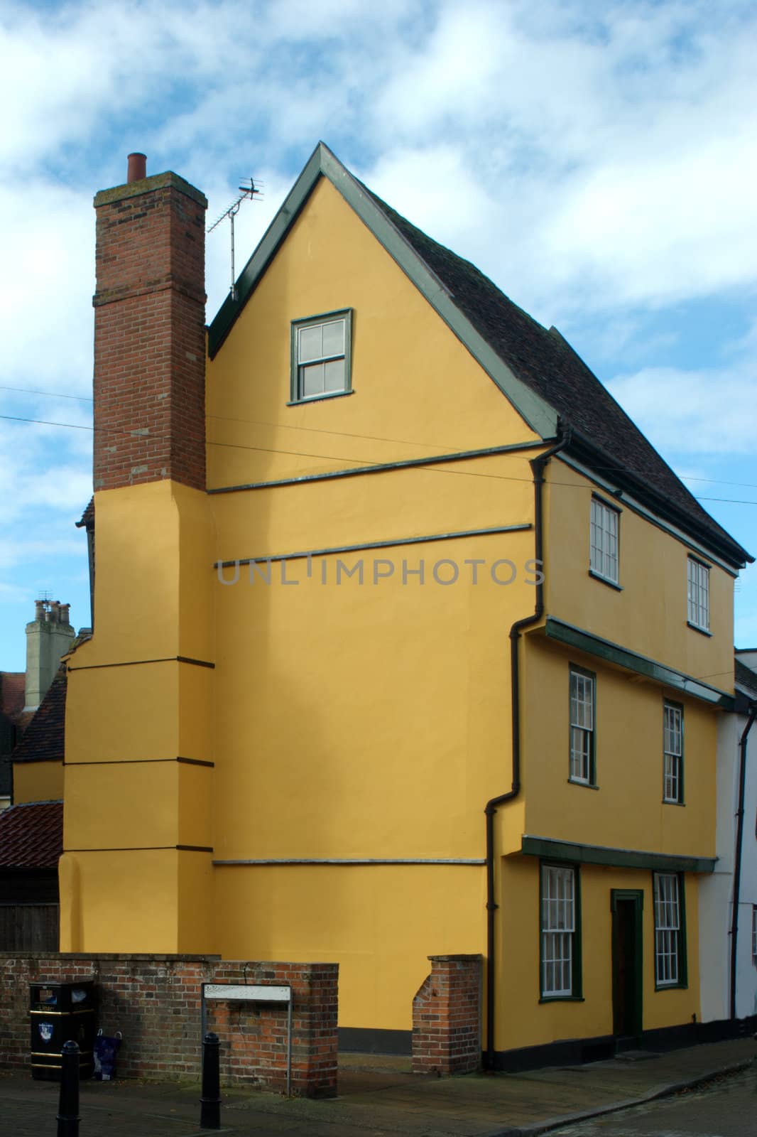 Yellow urban cottage