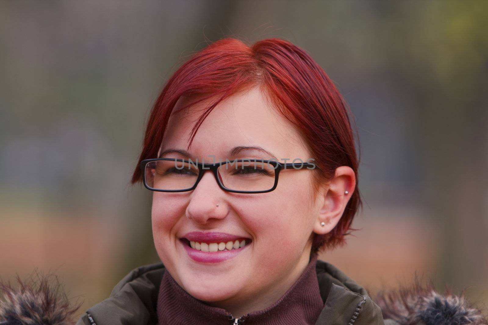 Image of a redheaded girl smiling.Shot with Canon 70-200mm f/2.8L IS USM