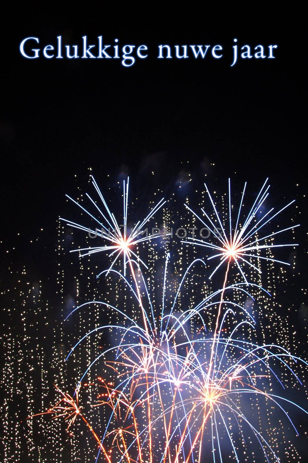 fireworks lighting in many different colors