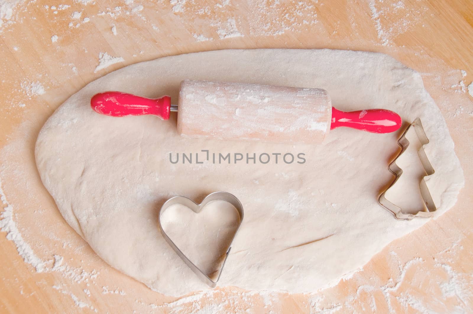 Rolling pin for children with dough and two shapes