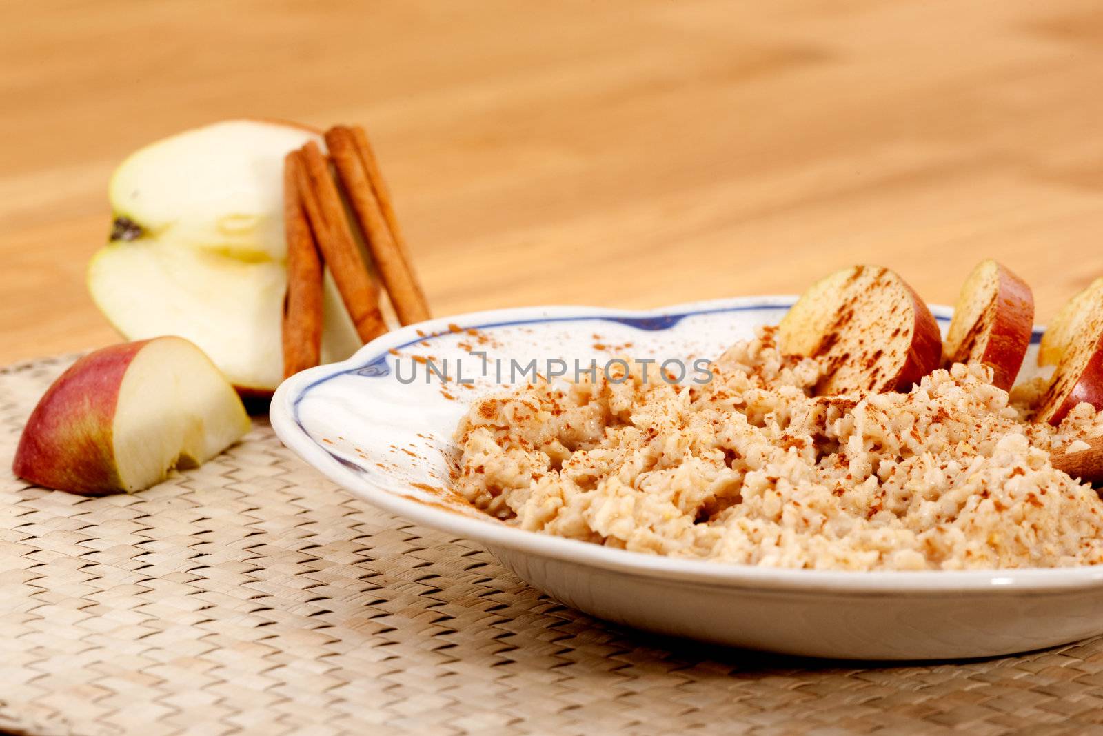 Apple Cinnamon Porridge by leaf