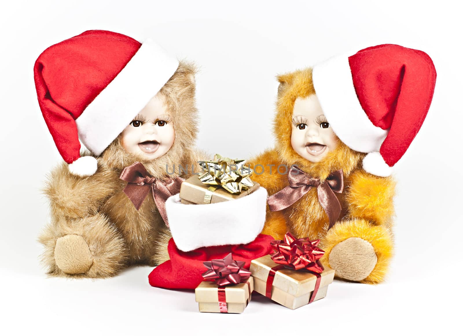 On a white background are two porcelain bears a Christmas gift bag.
