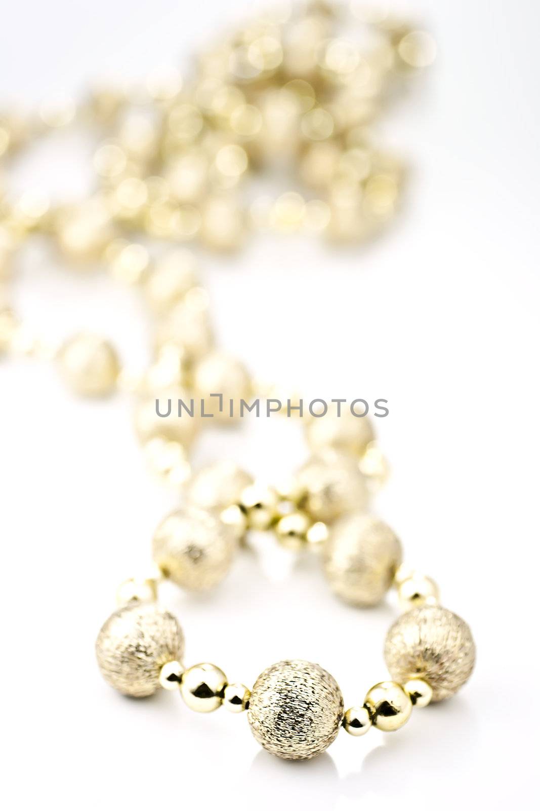 Necklace on a white background, the background is the rear bokhe.
