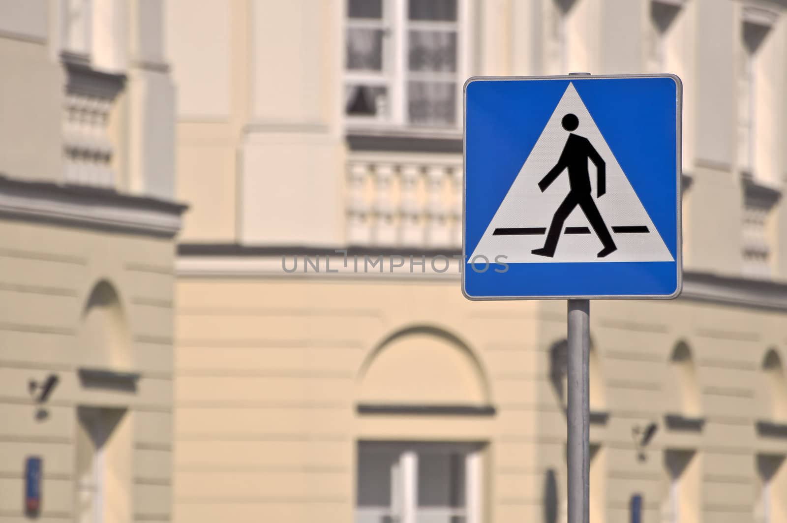 Traffic: blue pedestrian crossing sign, give way.