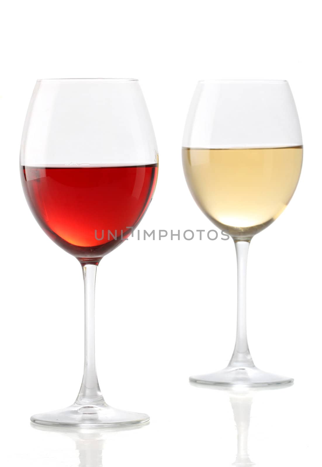 Two glasses of wine by Erdosain