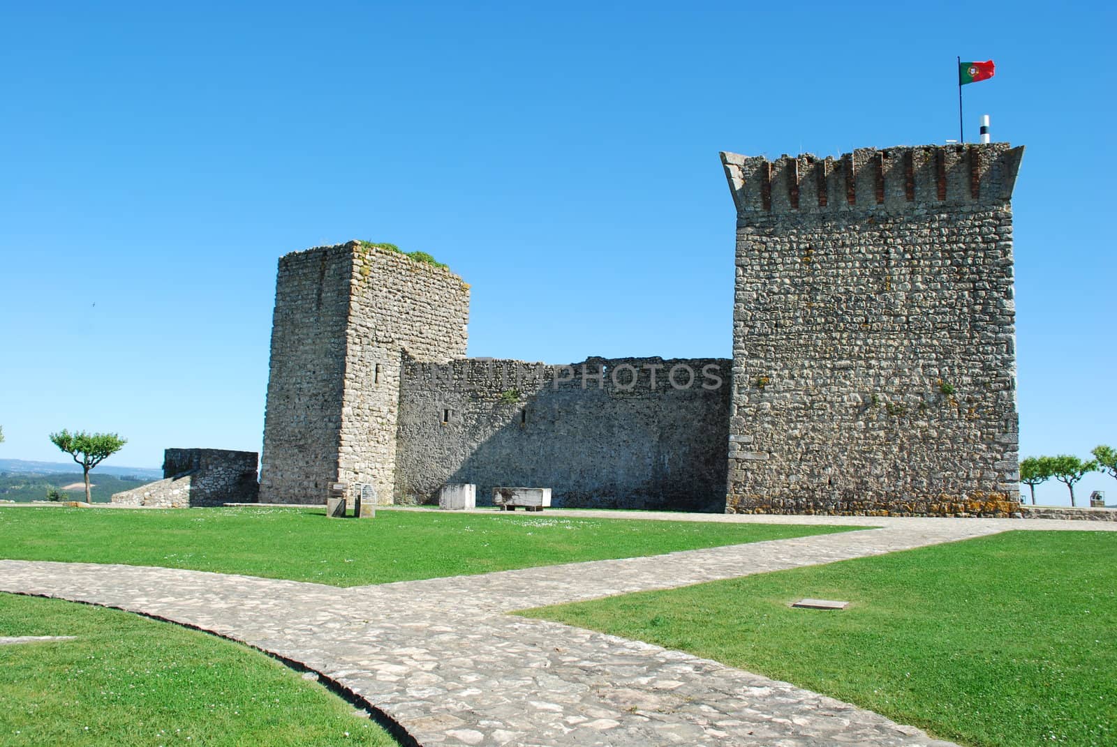 Ourém Castle (blue sky background) by luissantos84