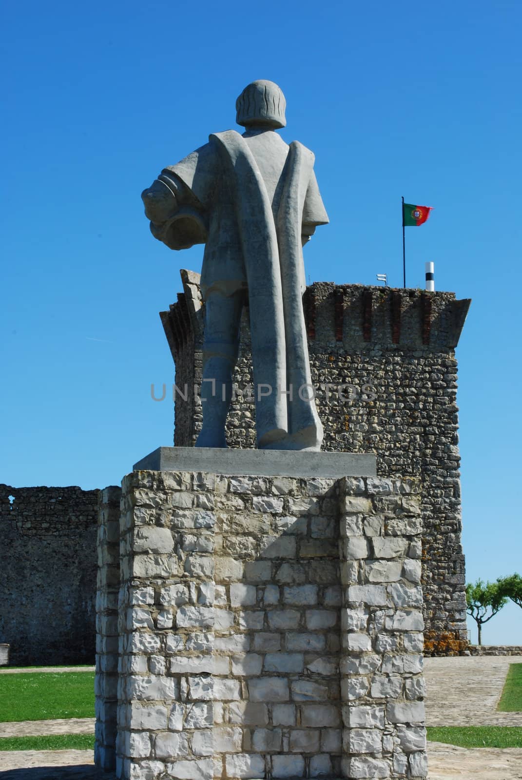 Statue of Saint D. Nuno Alvares in Ourém castle by luissantos84