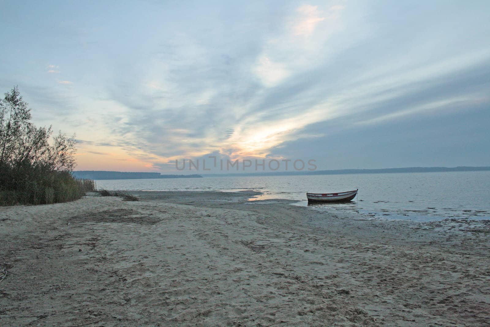 lake beach by fitec