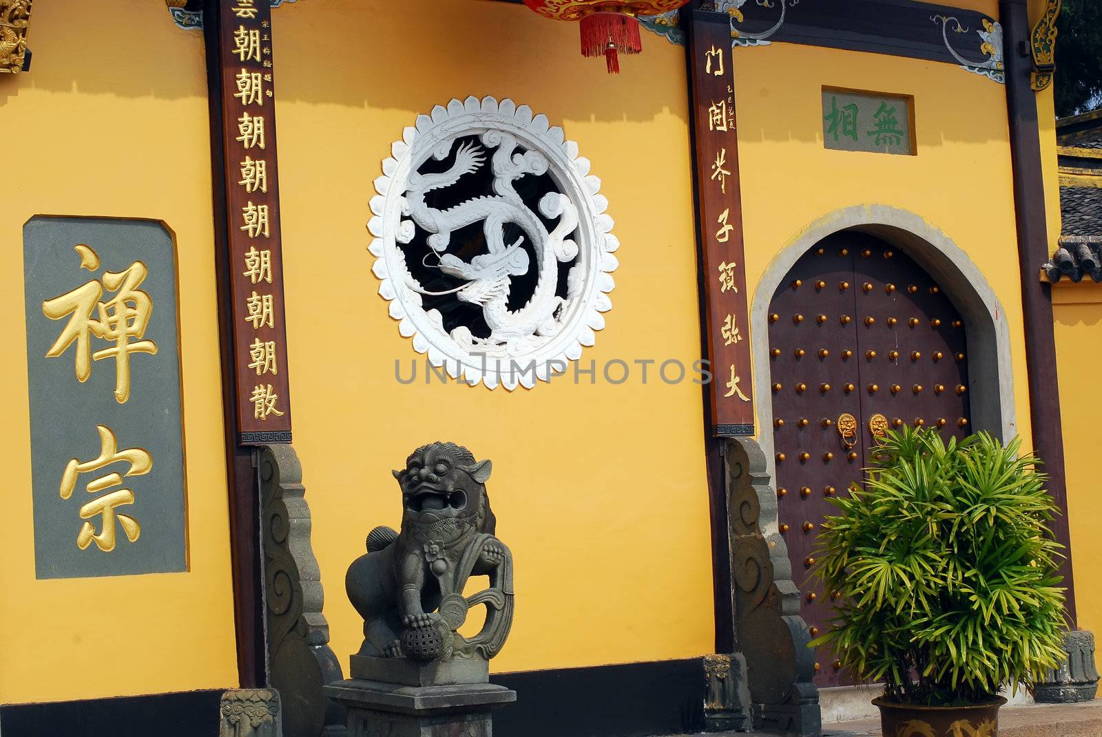 Oriental temple doors and the lions and dragons by xfdly5