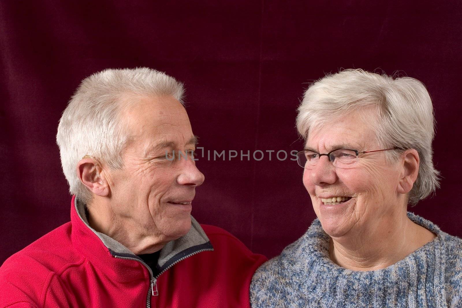 Happy senior couple by Fotosmurf