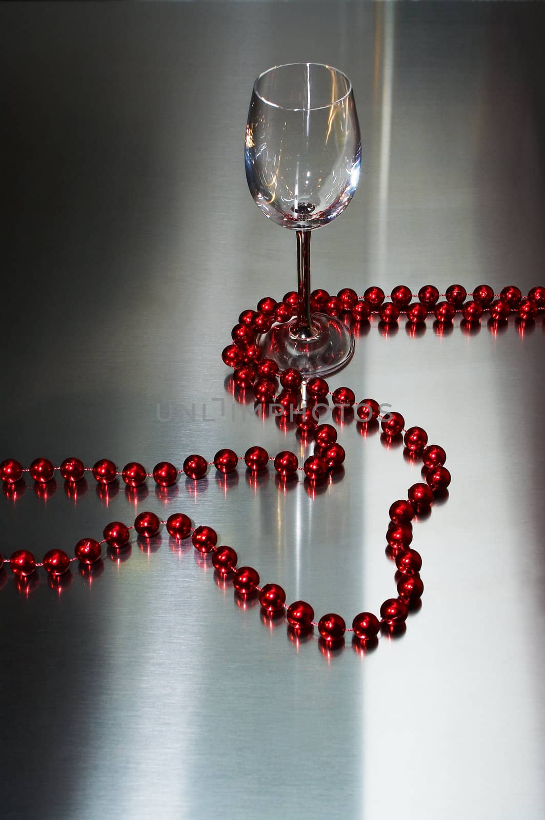 wine-glass and beads by terex