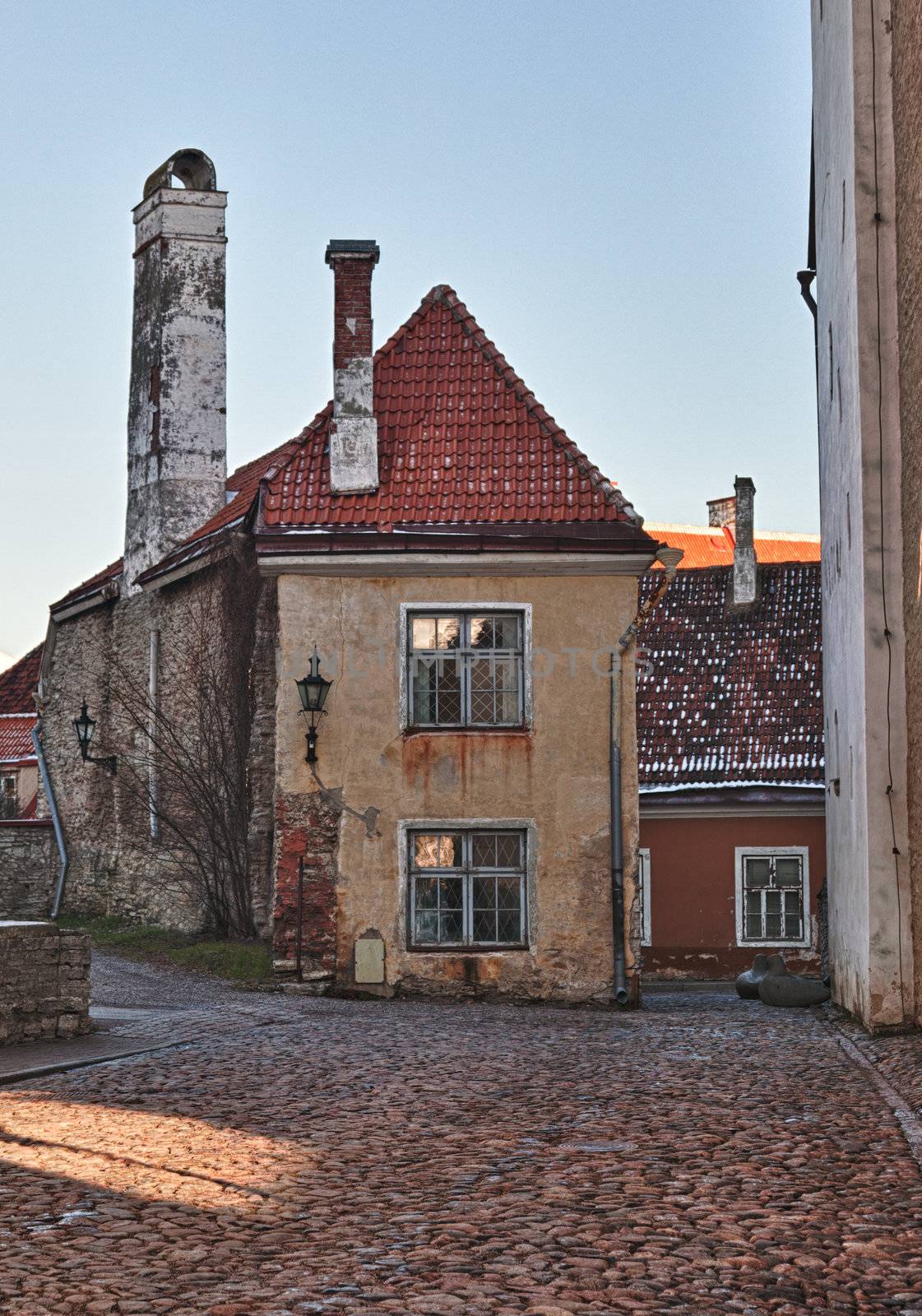 Old house in Toompea by steheap
