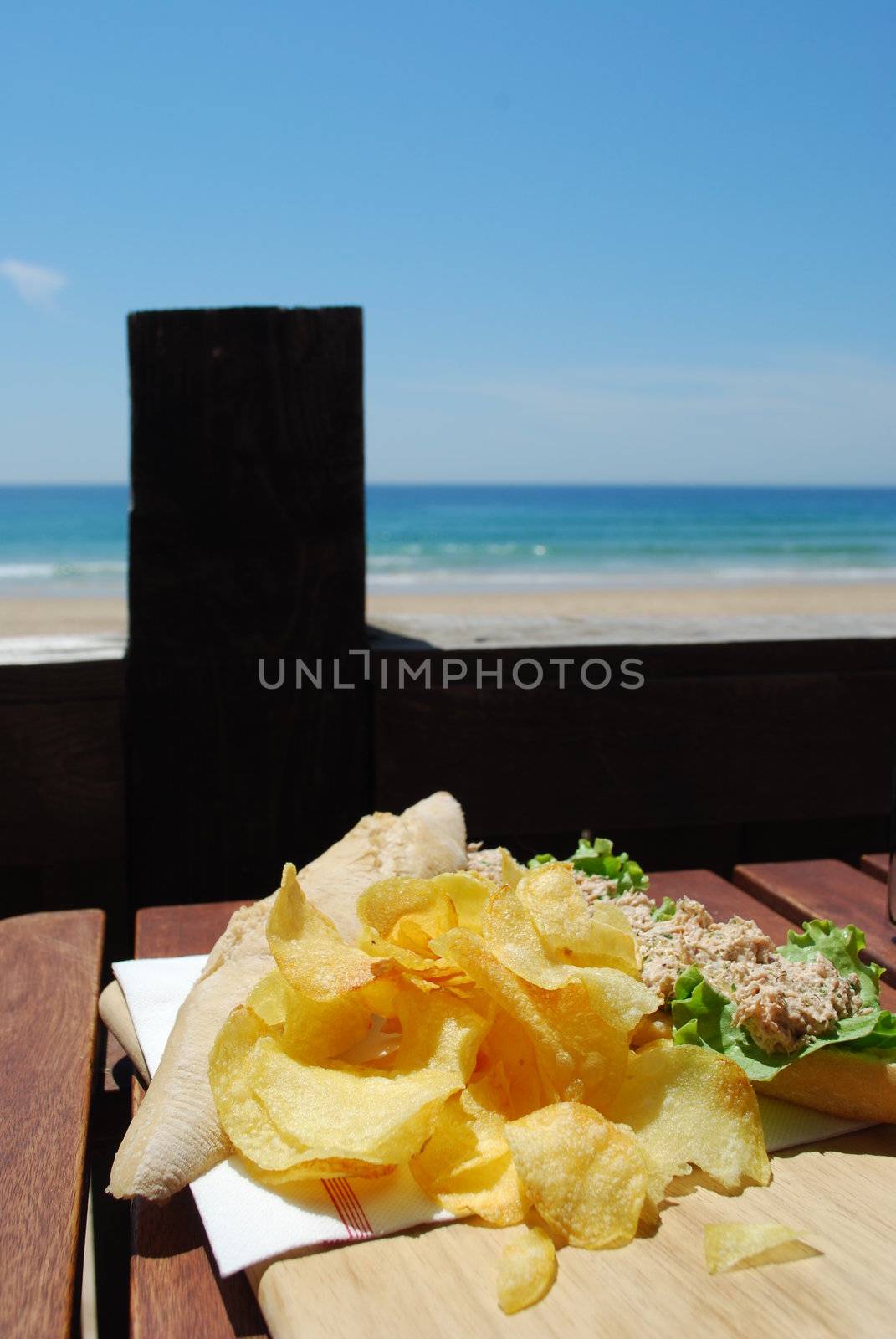 delicious tuna sandwich with potato chips (ocean front)