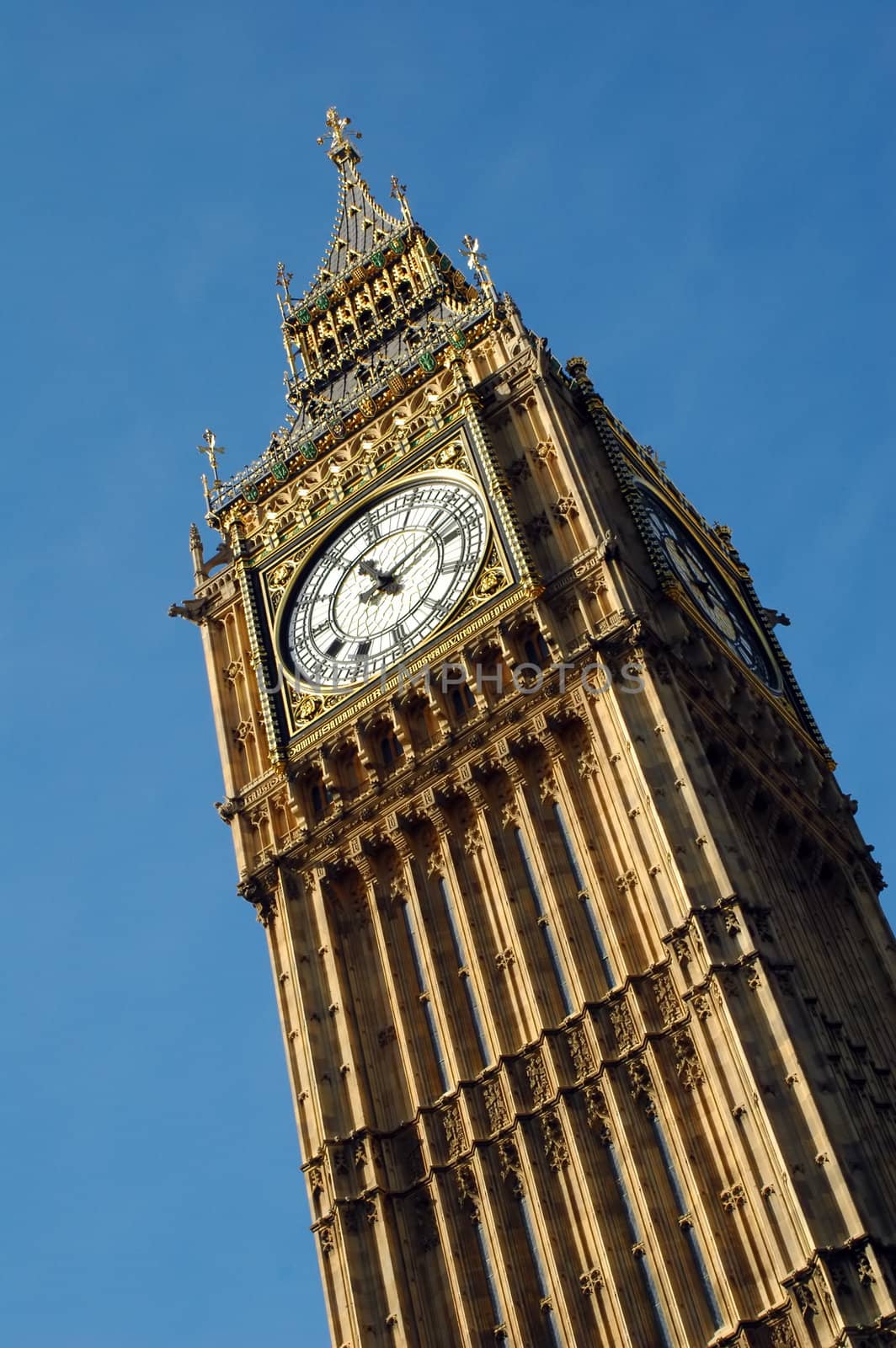 london's famous big ben clock tower