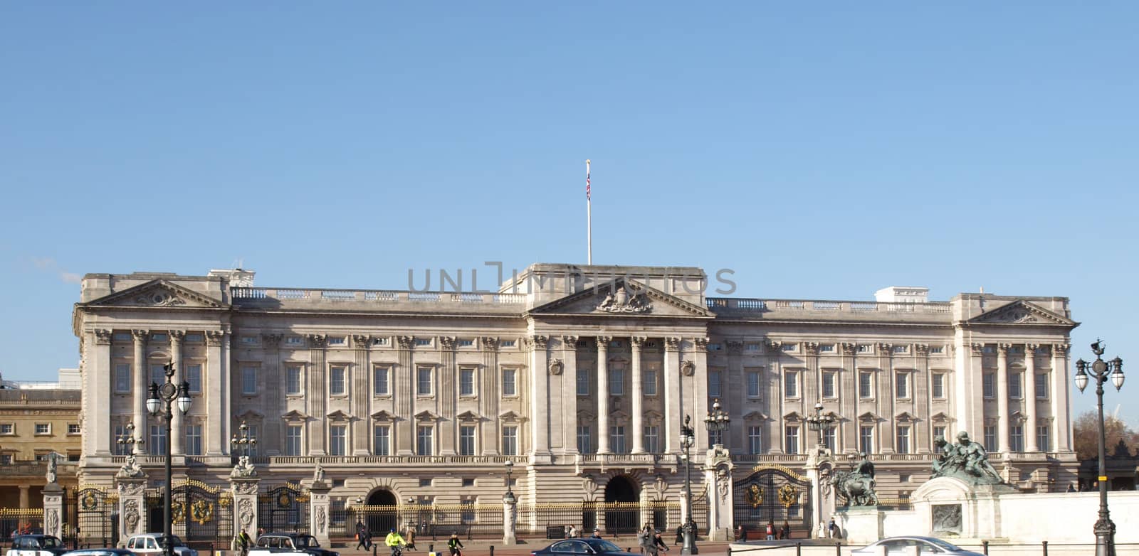 Buckingham Palace, London by claudiodivizia