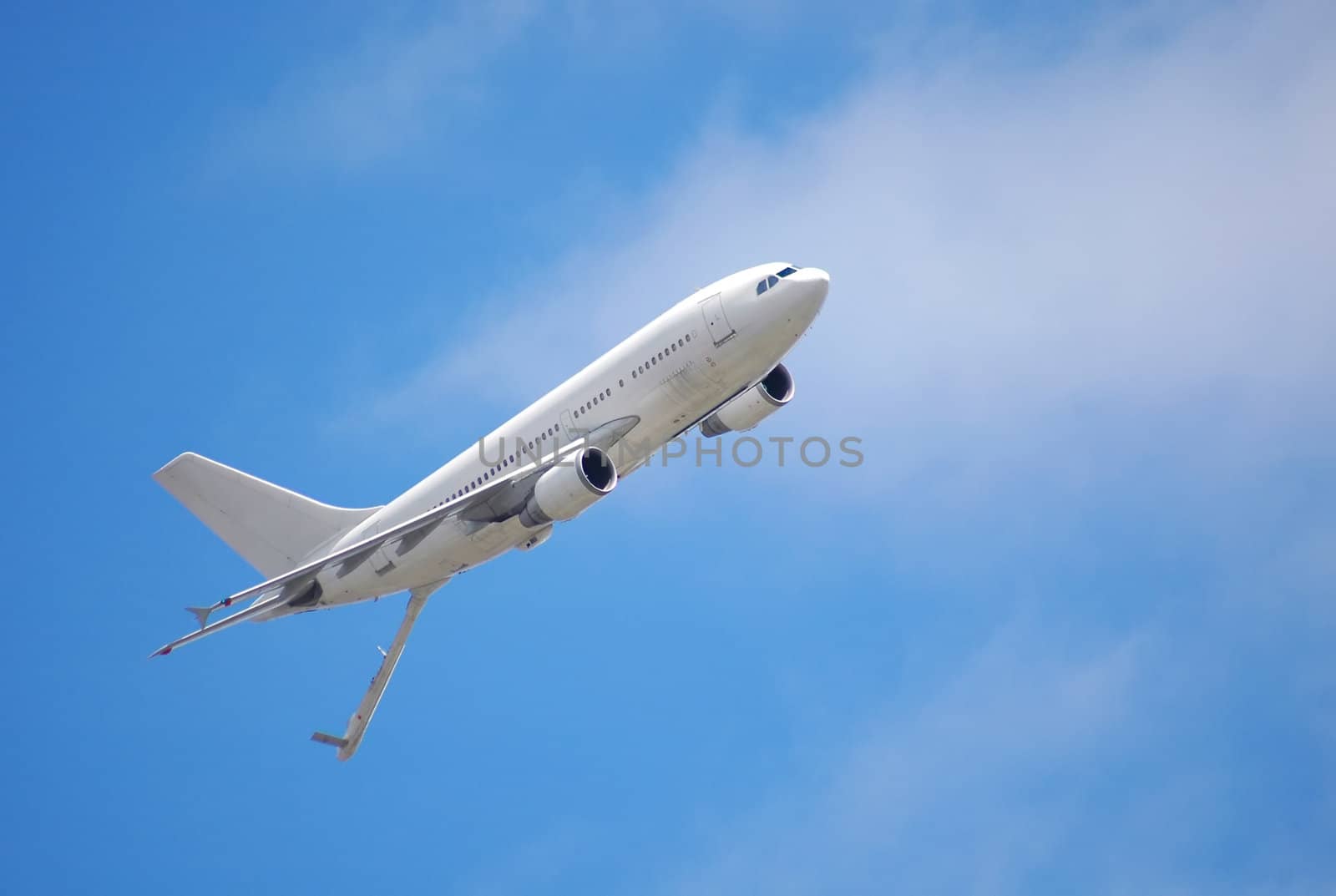 aircraft inflight refueling tanker flying overhead