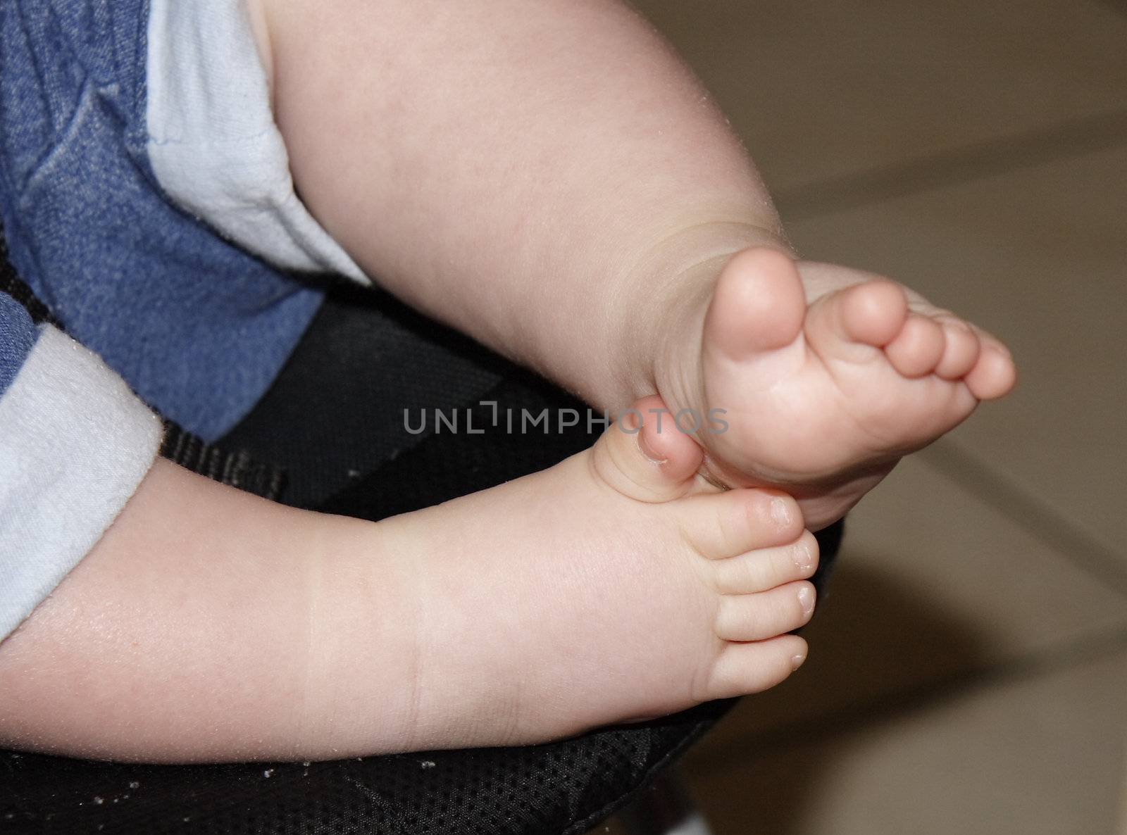 babies feet by leafy