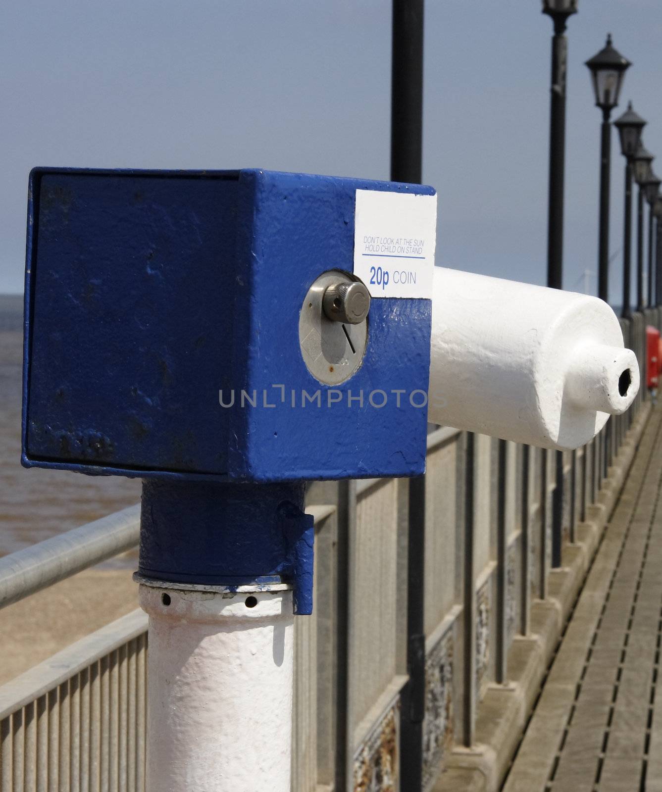 pay to view spy glass on a pier