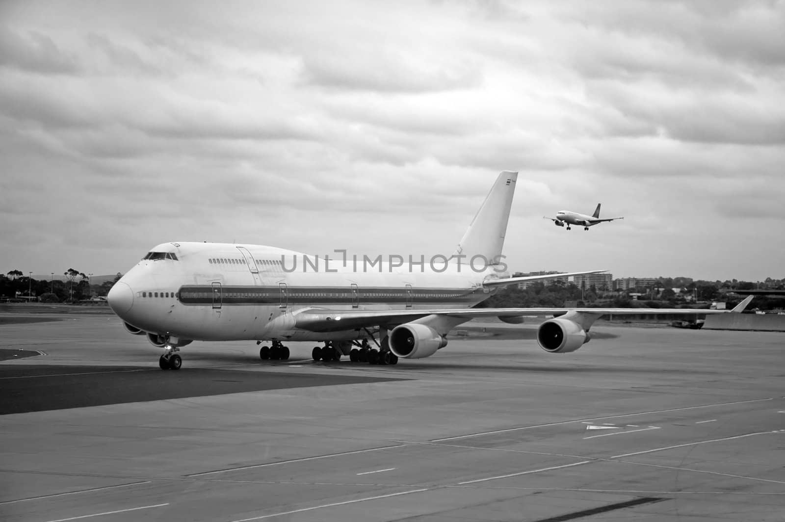 airport scene, rolling plane, landing plane, black and white photo