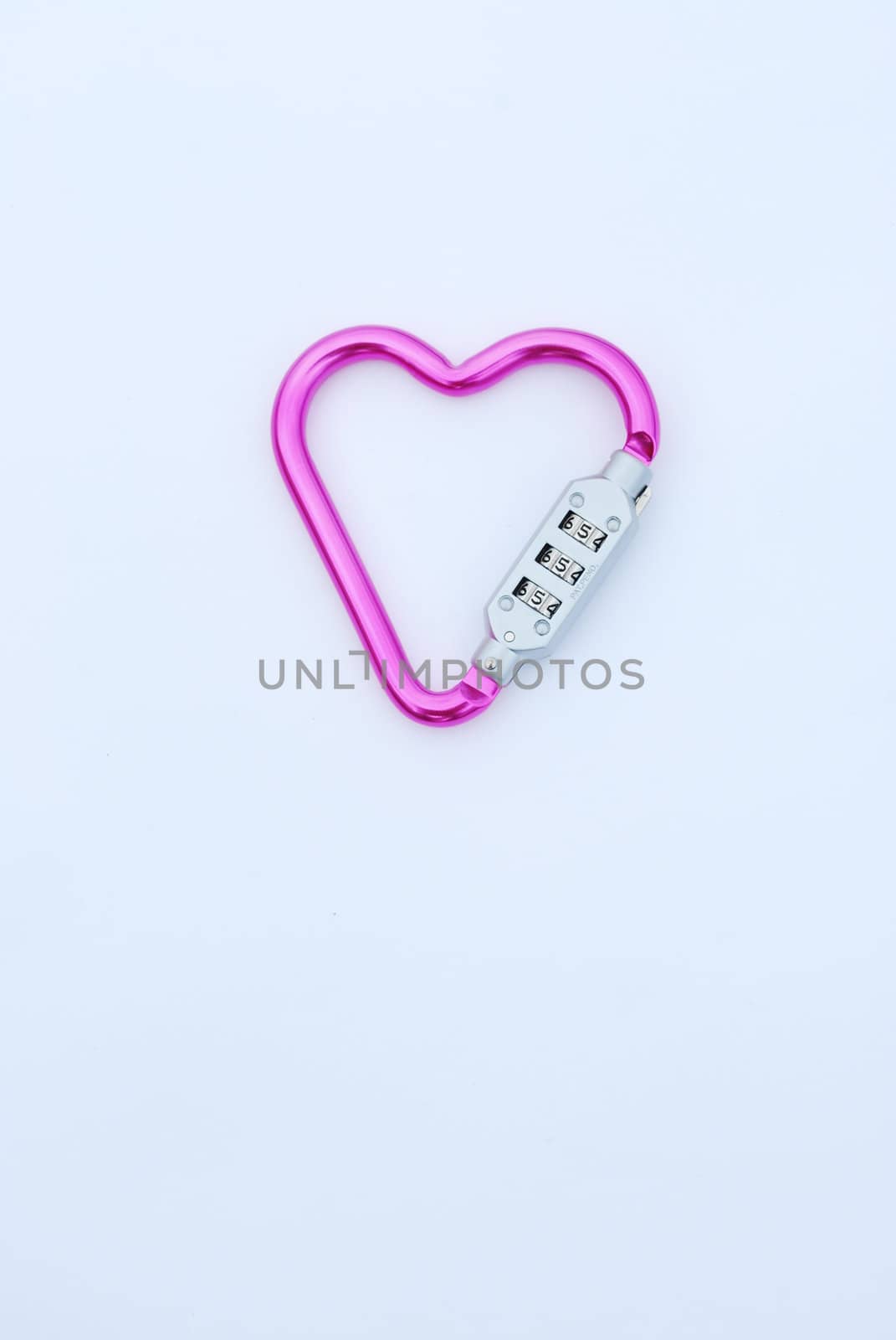 Heart shaped carabiner by luissantos84