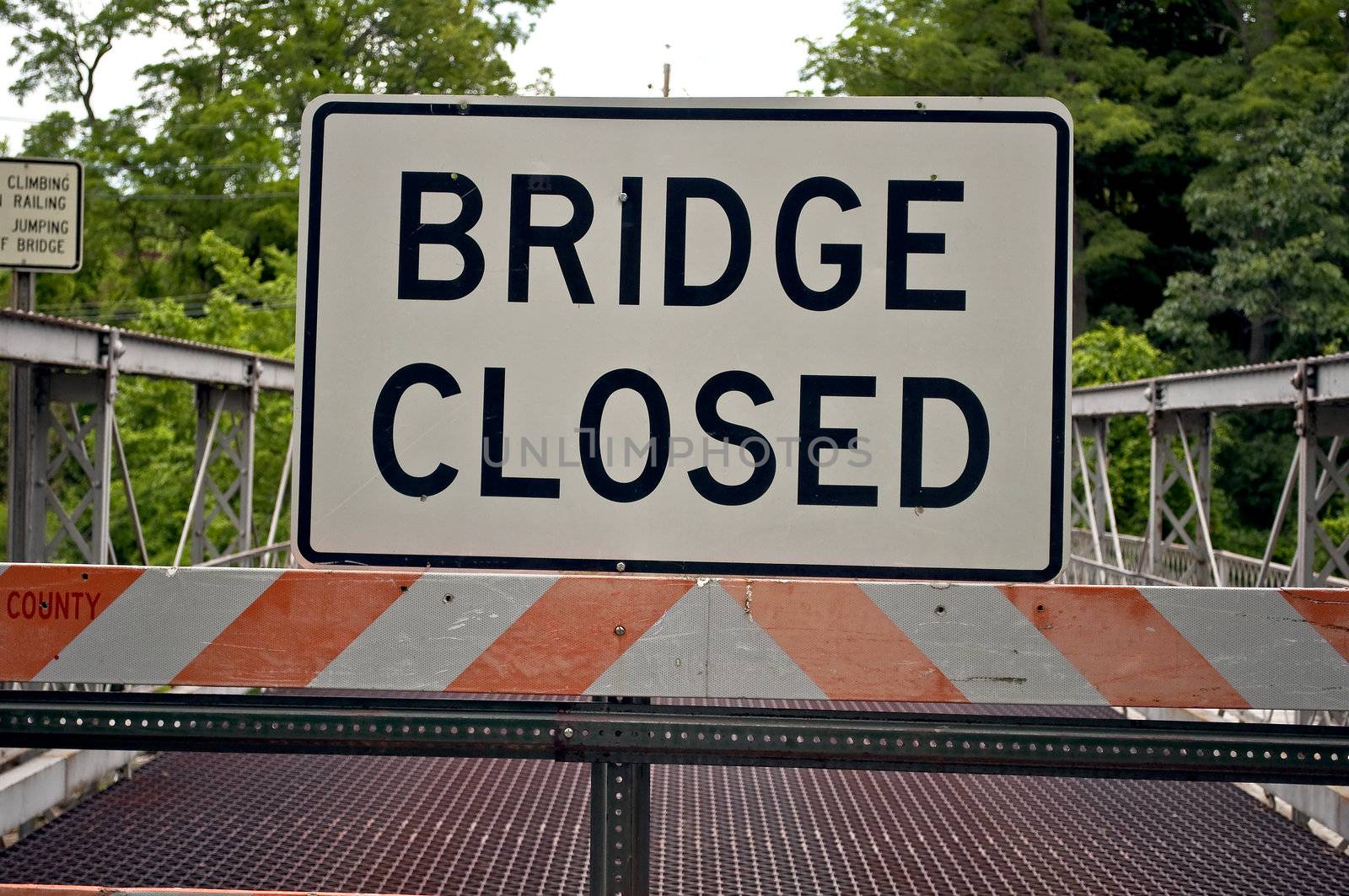 Image of a bridge closed sign.