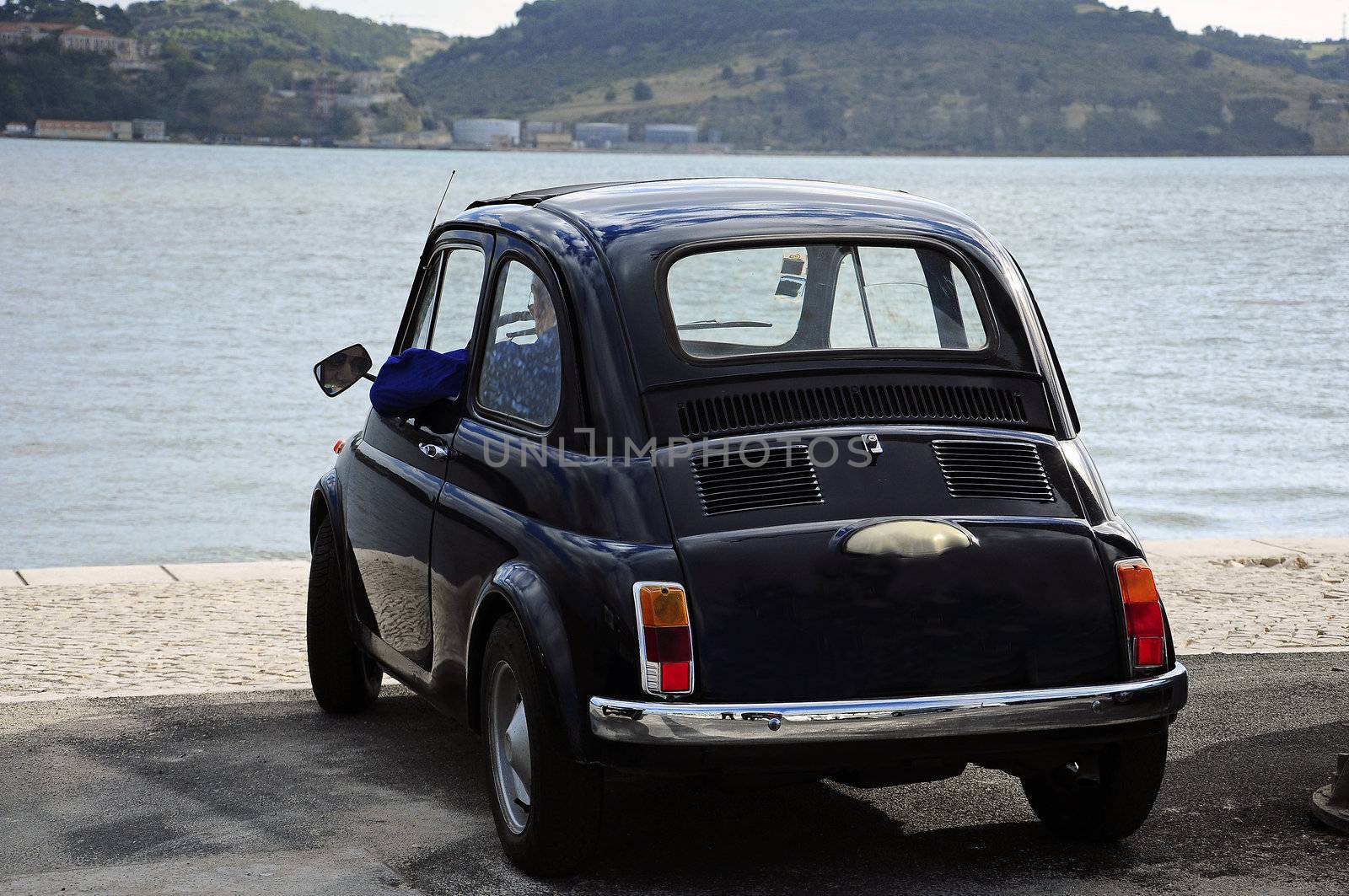 car vintage revival old-fashioned retro collector old mode transport