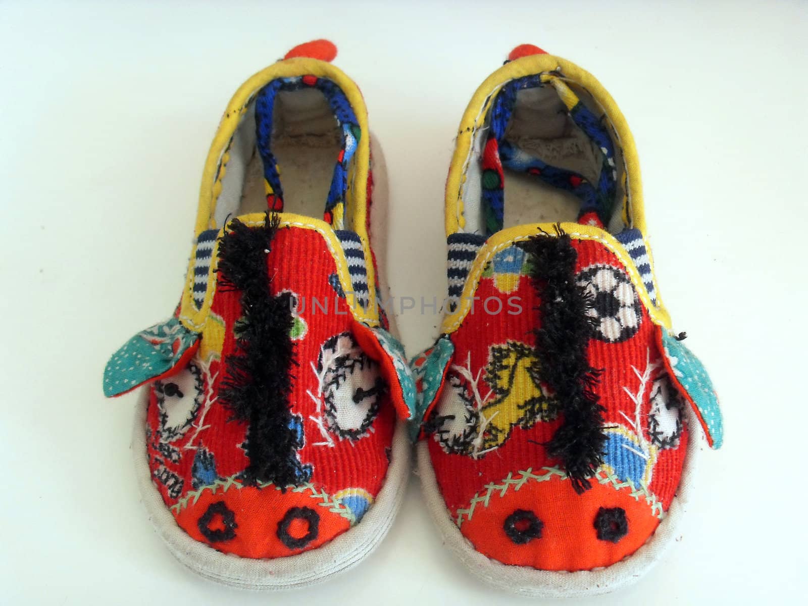 pig head shoes for Chinese children in rural areas