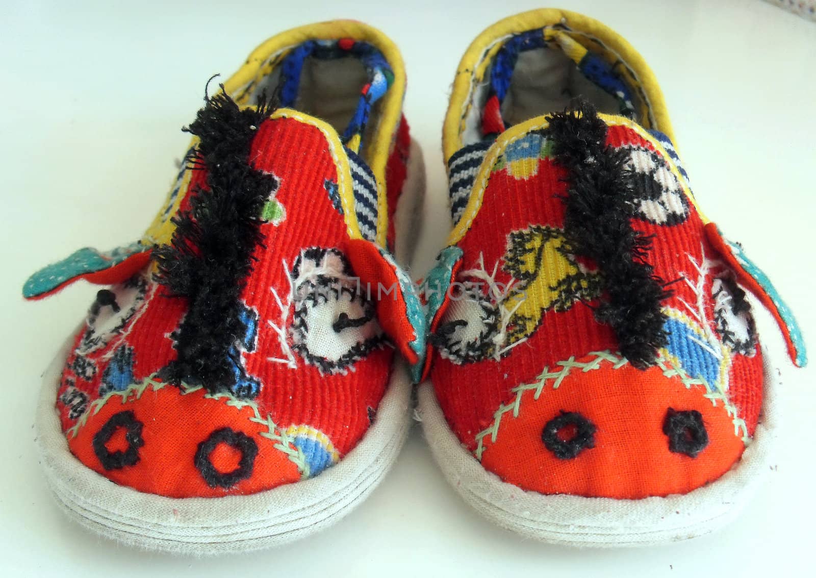 pig head shoes for Chinese children in rural areas