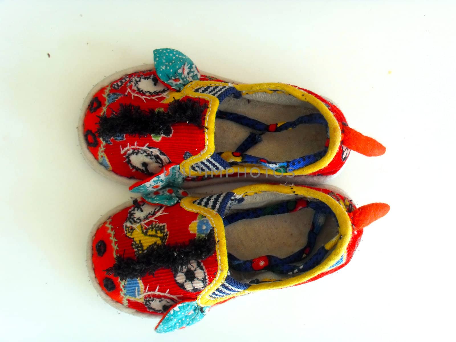 pig head shoes for Chinese children in rural areas