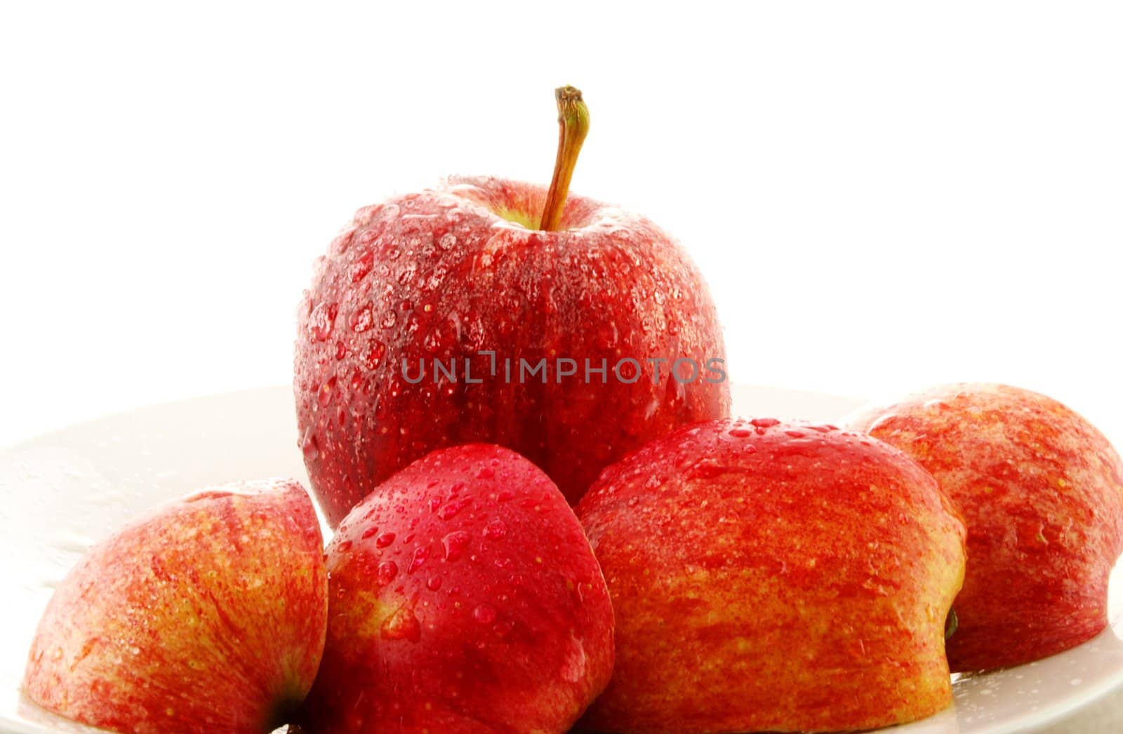 Red apple by Arvebettum