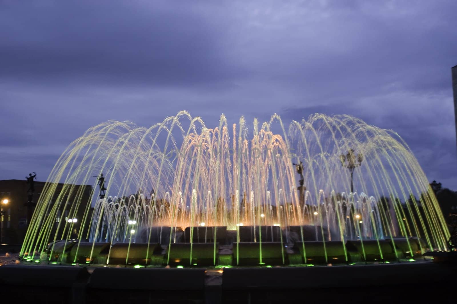 Fountain in the evening by iar