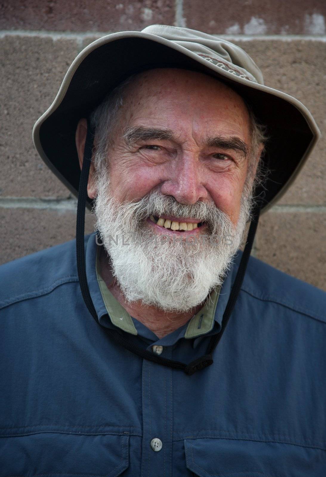 Elderly man wearing a hat