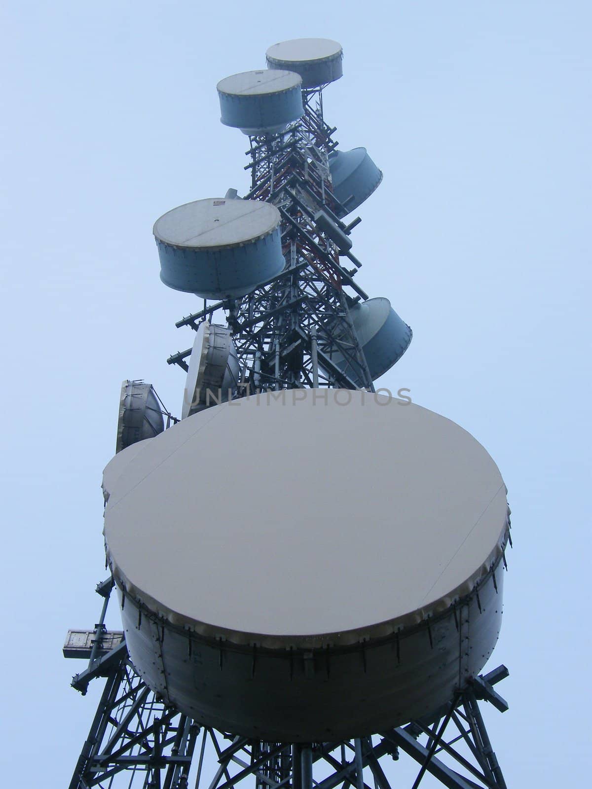 a tower with some radio antennes